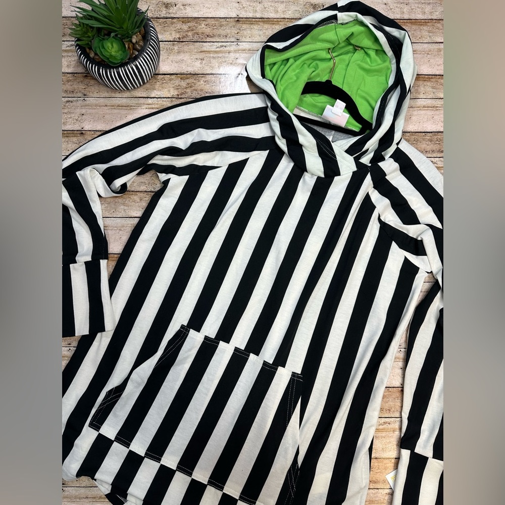 Black and White Light Weight Hoodie (medium LuLaRoe Amber) Beetlejuice